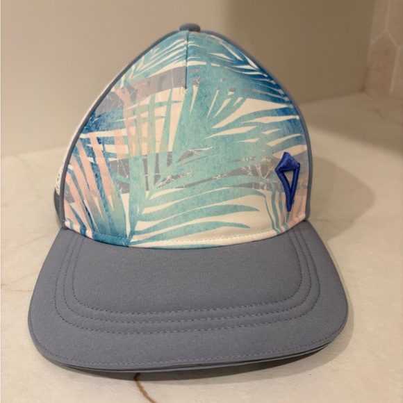 Ivivva girl’s adjustable trucker hat size medium/large - Picture 4 of 7